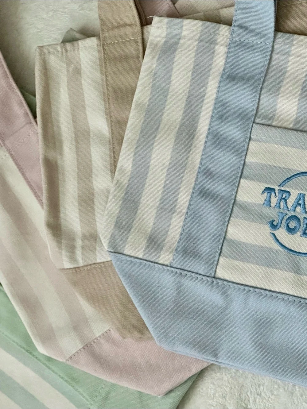 TRADER’S JOE Pastel Mini Tote SET OF 4 - Picture 2 of 15